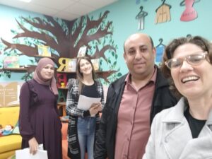 גבי עם אנשי חינוך
