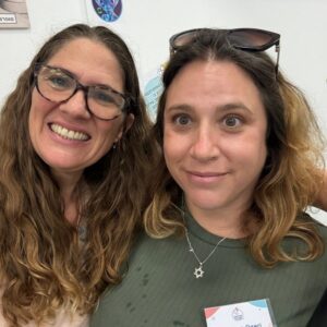 גבי עם אנשי חינוך