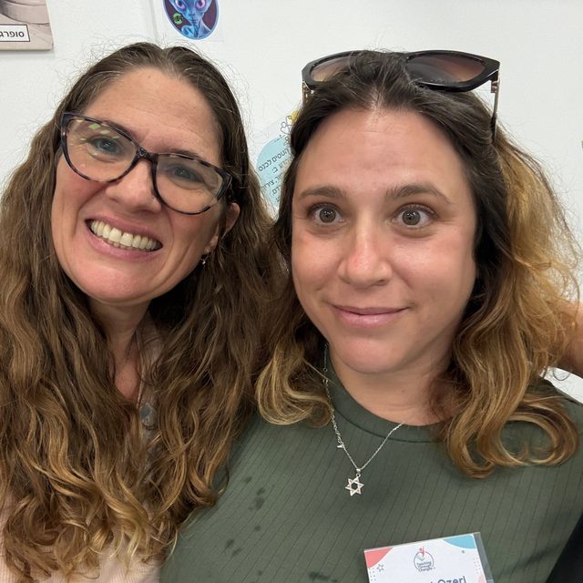 גבי עם אנשי חינוך