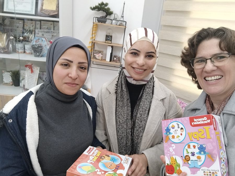 גבי עם אנשי חינוך