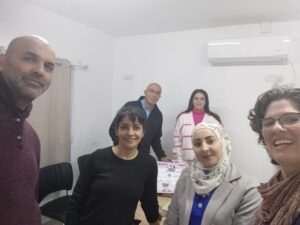 גבי עם אנשי חינוך