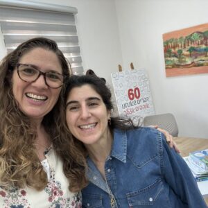 גבי עם אנשי חינוך