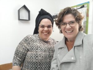 גבי עם אנשי חינוך