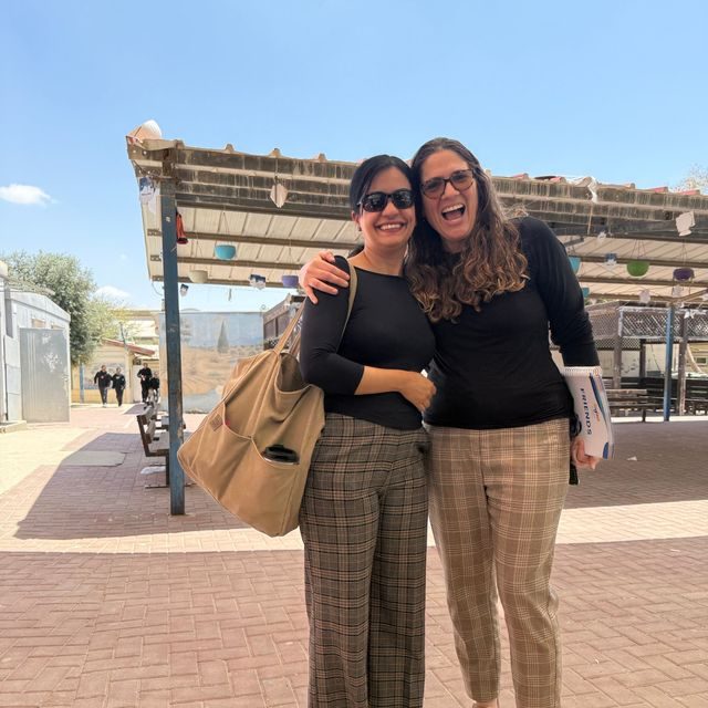 גבי עם אנשי חינוך