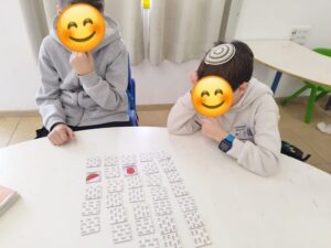 ילדים לומדים אנגלית עם התוכנית