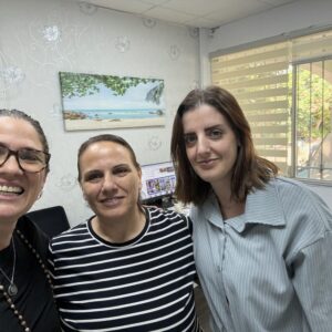 גבי עם אנשי חינוך