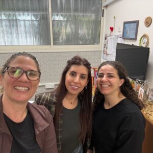 גבי עם אנשי חינוך