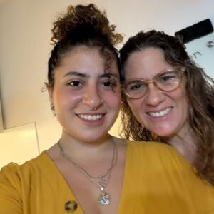 גבי עם אנשי חינוך